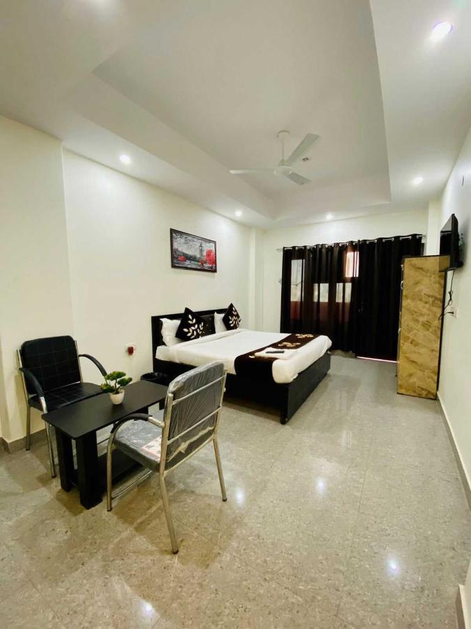 Hotel O K R Resdiancy Near Botanic Garden Of Indian Republic Noida Exterior photo